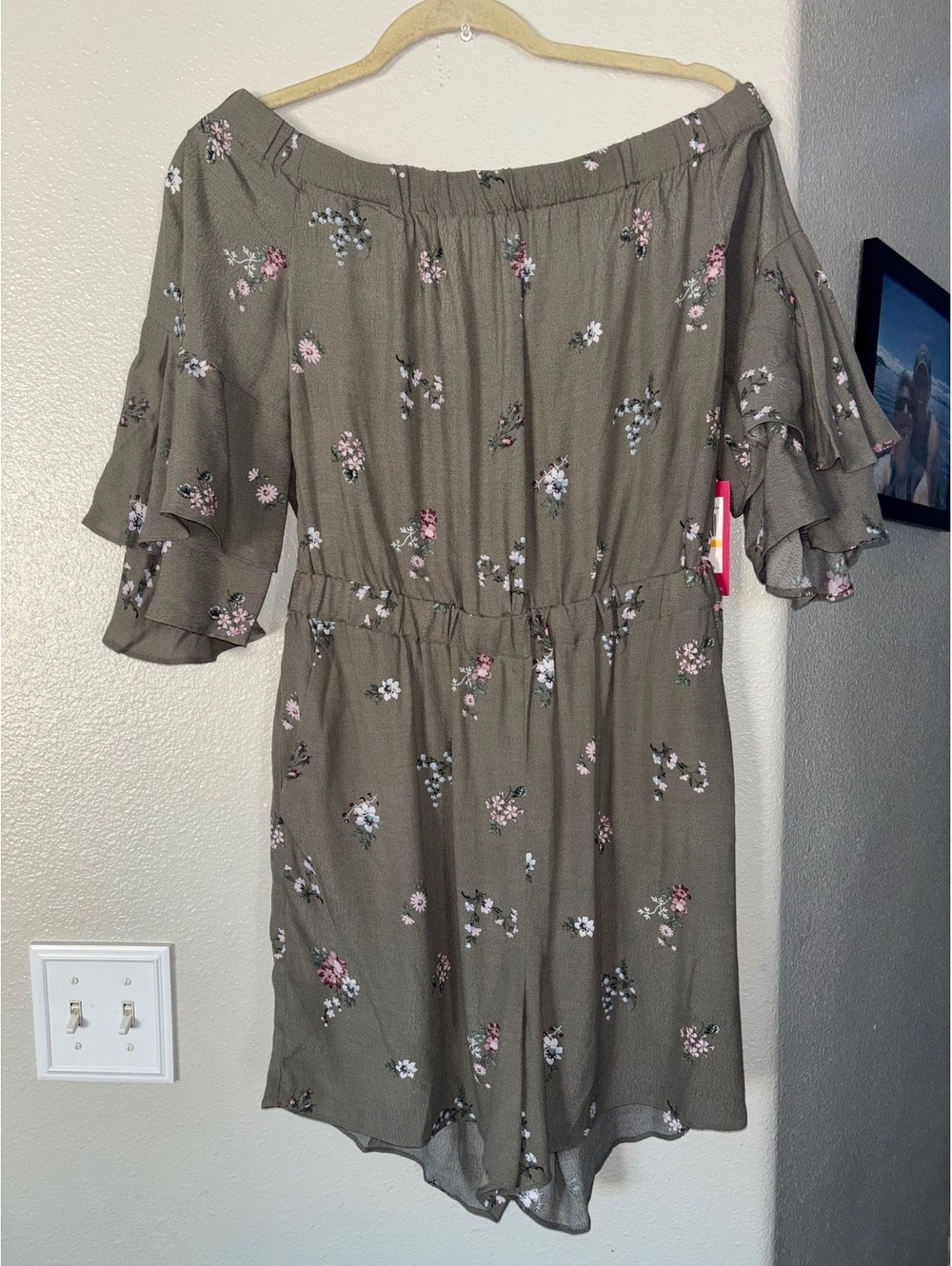 Vince Camuto Spring Romance Off the Shoulder Romper Camo Green Floral Small NWT
